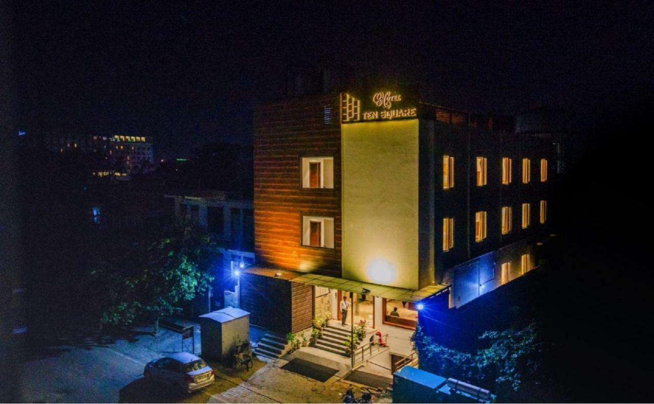 Дом в Таджгандж — 400 кв. м., спальни: 21, собственных ванных: 21 Агра Экстерьер фото
